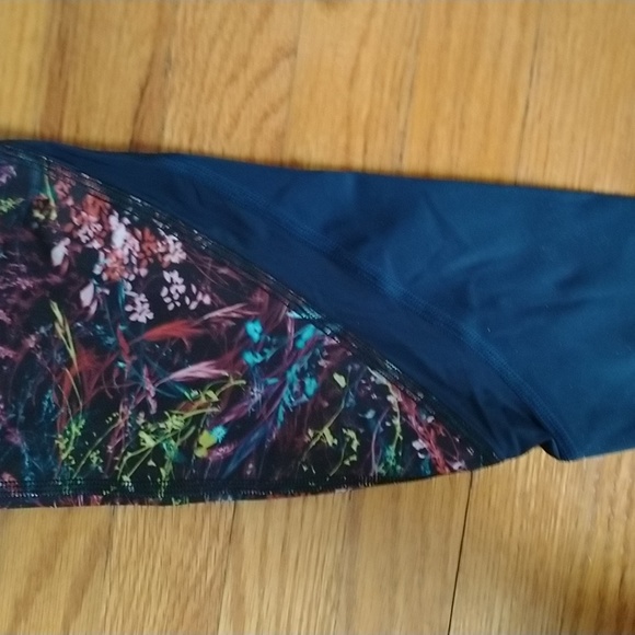 NWOT Lululemon Wunder Under Cropped 23" - Picture 2 of 4